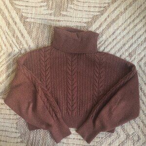 Warm cropped turtleneck sweater | sz: S